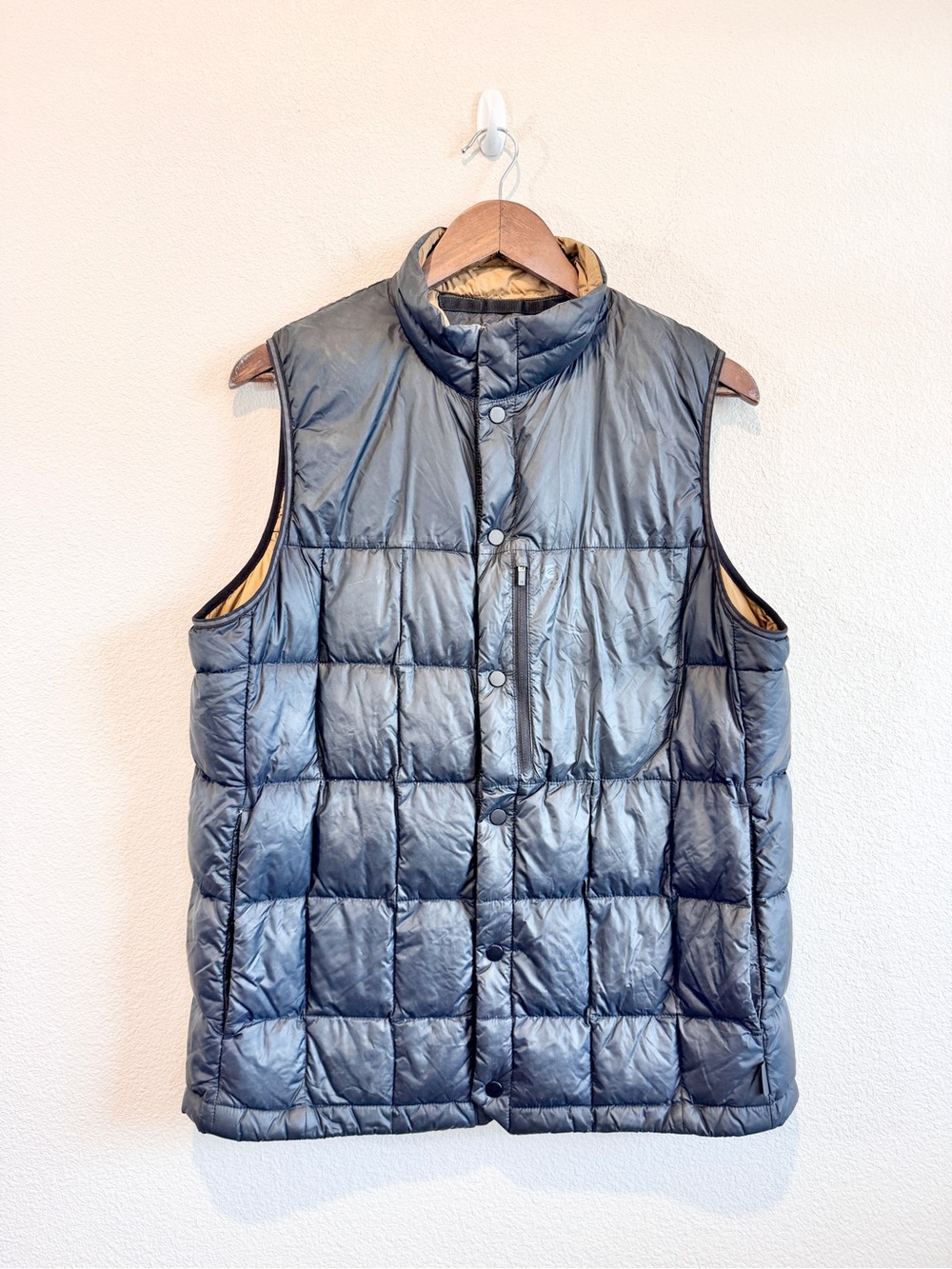 Mountain Hardwear Vest Mens Medium Black Down Puffer Full Zip Hiking Outdoor